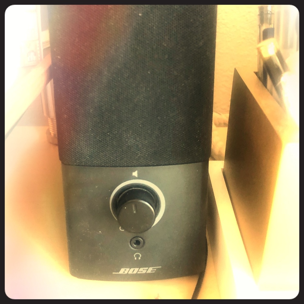 Perfectly functional Bose desktop speakers black
